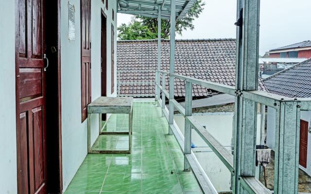 OYO Life 92222 Sahabat Kost Syariah Pacitan