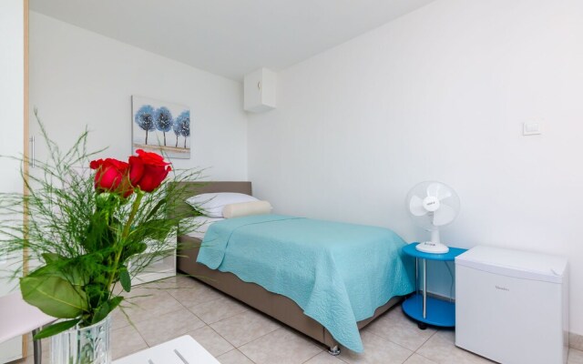 Apartments & Room Lino