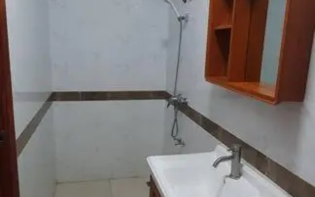 Exquisite 3-Bedroom Unit With Free Parking.