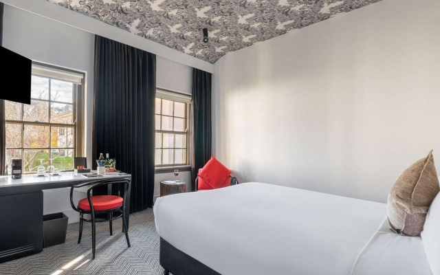 Peppers Gallery Hotel Canberra – Guest Rooms – Canberra