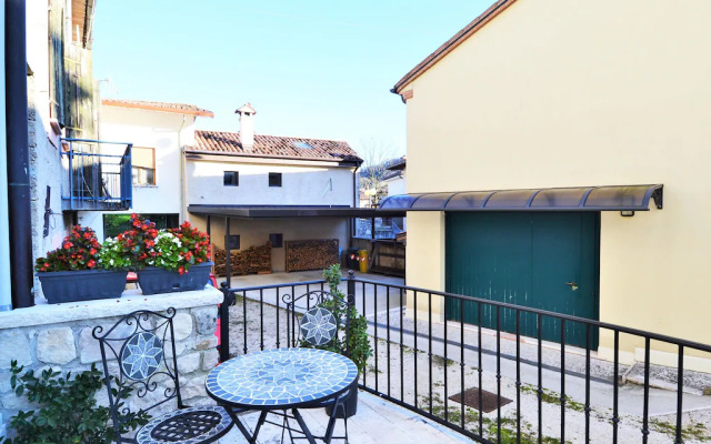 Pleasant Apartment in Miane With Shared Swimming Pool