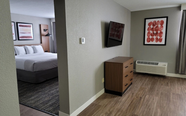 Clarion Hotel & Suites