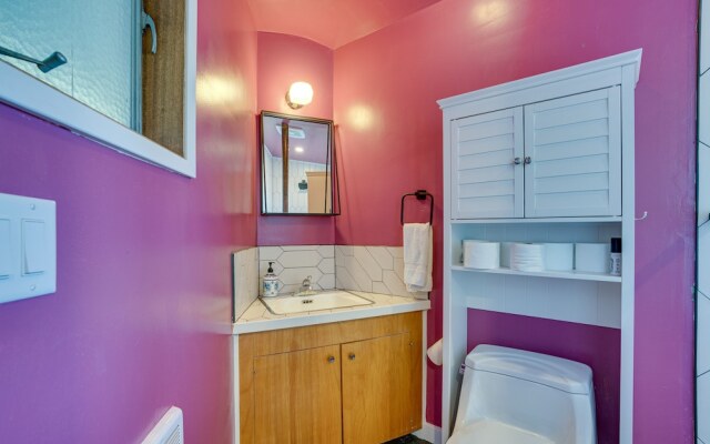 Colorful Lake Chelan Home w/ Saltwater Pool!