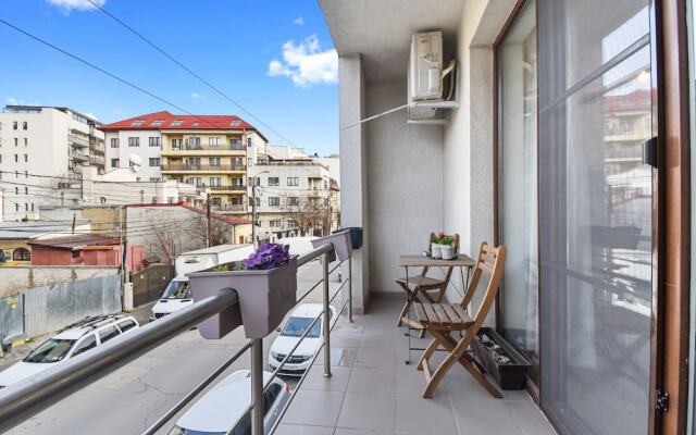 Bohemian Apartment with balconies