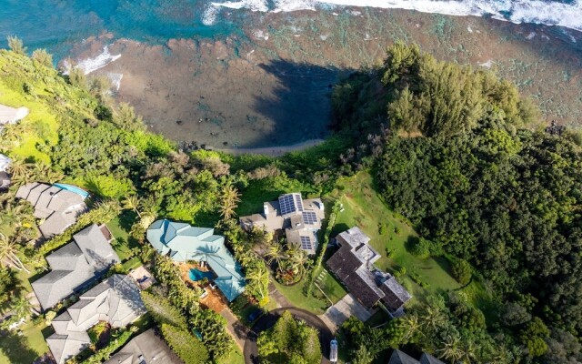 Spindrift Kauai 3 Bedroom Home by RedAwning