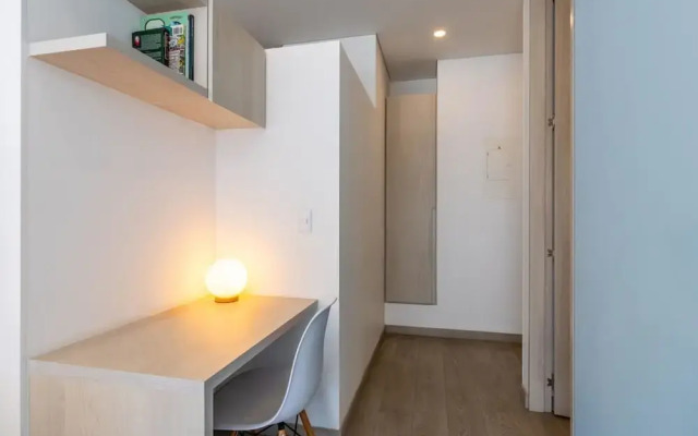 w Stylish 1BR in Chic