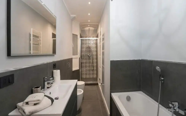 Charming Modern Apartment Near Argonne