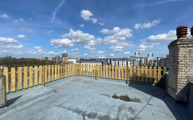 Leslie Road Retreat - Charming 4-bed House