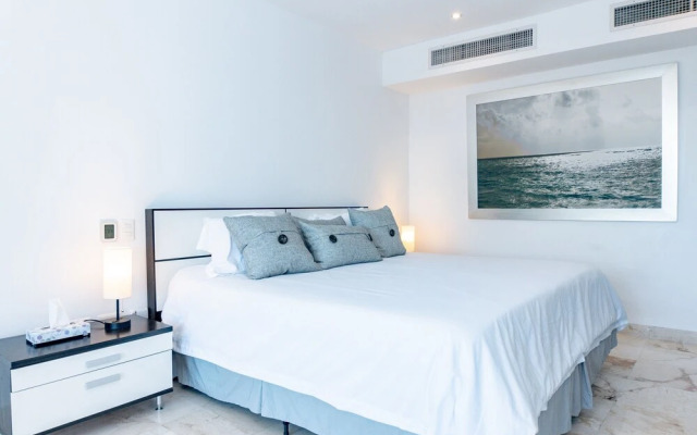 Elements Penthouse 19 3 Bedroom Condo by RedAwning