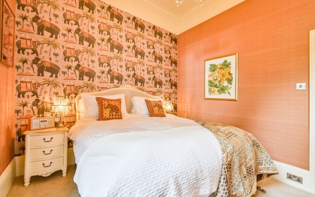 Muntham Apartment 6