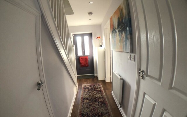 NEW Beautiful & Spacious 3BD House in Romford