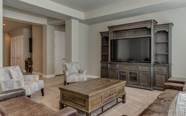 Zion's Point 3 Bedroom Apts by RedAwning