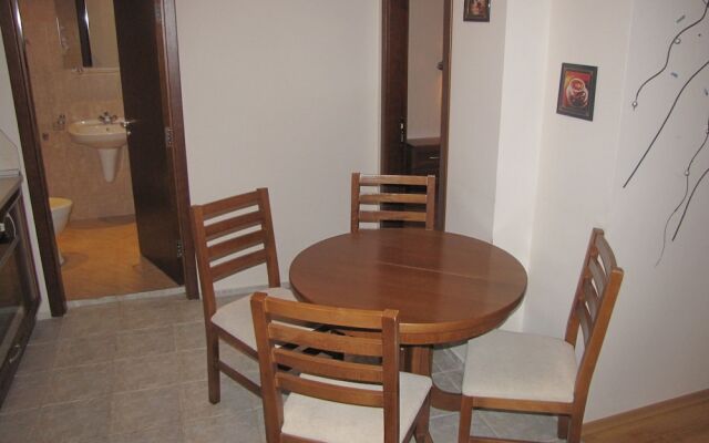 Edelweiss Inn Apartments