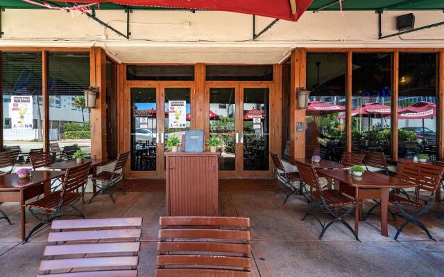 Norman's Hotel and Dining