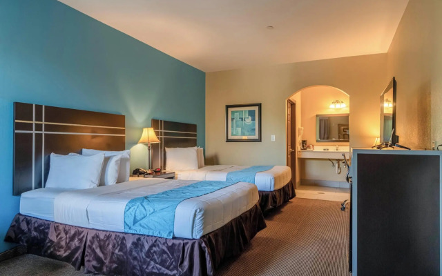 Moulton Inn &  Suites By OYO Near Shiner TX