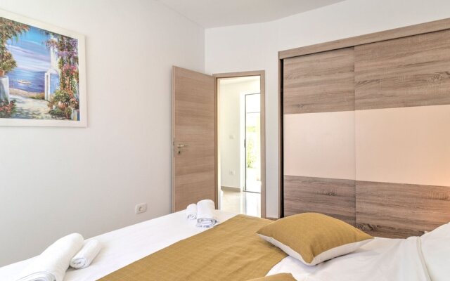 Cozy Holiday Home in Banjole near Pula City Center