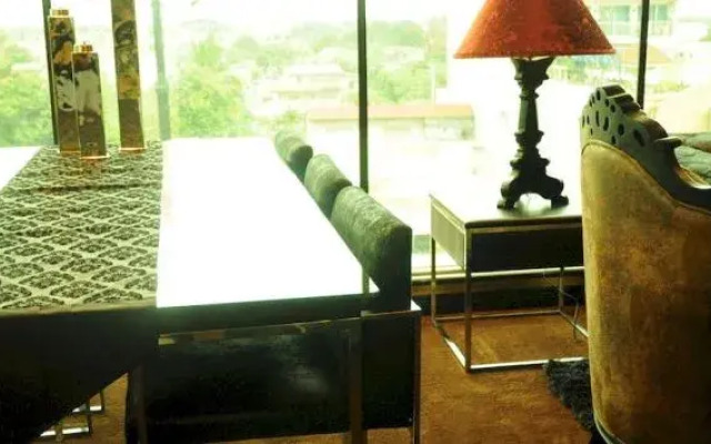Fields Plaza Suites