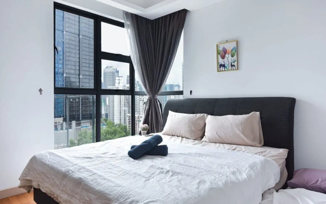 Modern High Floor 3BR Apt Bathtub Bkt Bintang