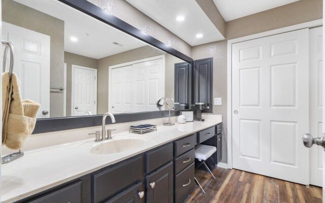 Makin' Memories - Community Pool