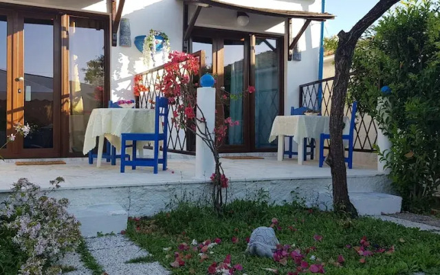Elena's Seaside Apartments & Studios