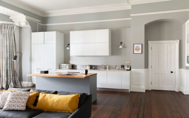 The Saint Pancras Retreat - Modern & Central 2bdr Apartment