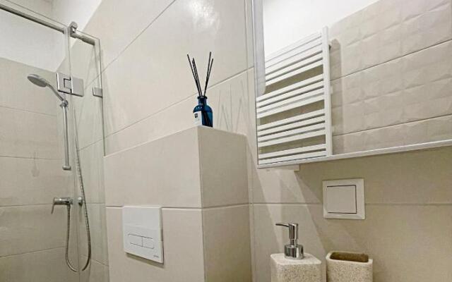 Comfortable 1 BD Old Town Apartment by Hostlovers