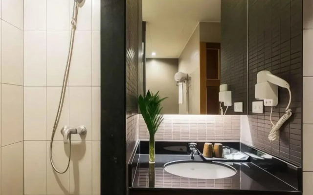 Sea Me Spring Too Hotel