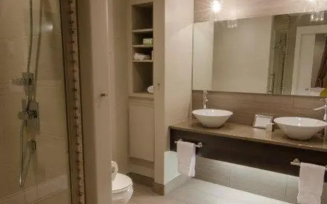 Around the Sea - Cana da's Rotating House, Suites & Tours