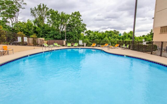 Holiday Inn Knoxville N - Merchant Drive by IHG