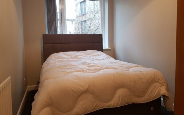 2 Bedroom Apartment Near the 3 Arena