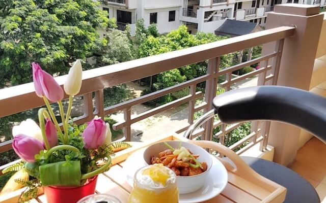 Romantic 1 Bedroom Condo at The Redwoods Condominium
