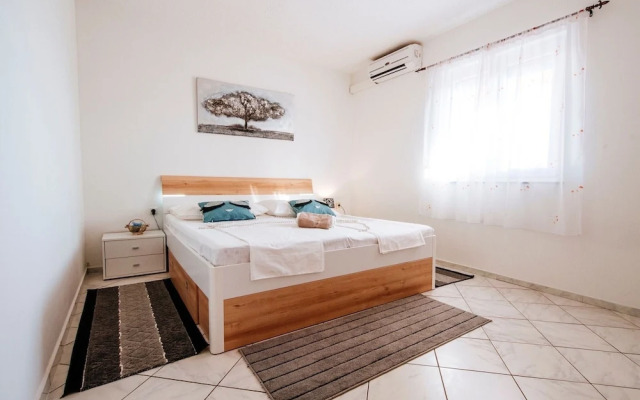 Beautiful Holiday Home in Maslenica Near Beach"