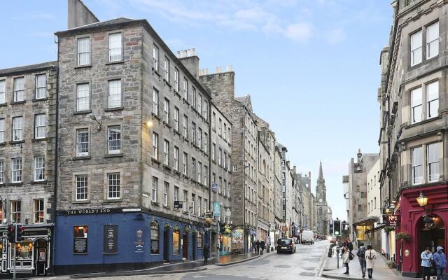 Renovated Hidden Gem on the Historic Royal Mile