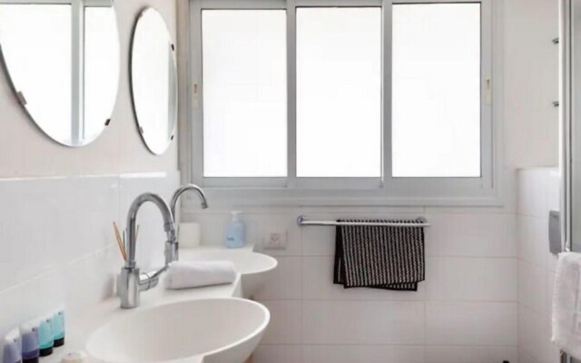 Amazing Sea View 3 BR APT Iconic Tower