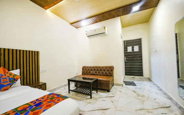 Crystal Palace by OYO Rooms