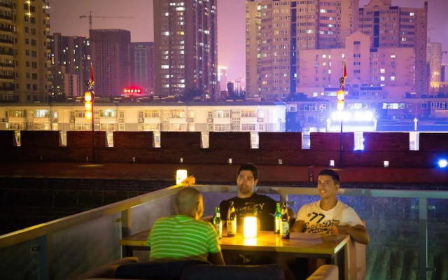 Xian Travelling With Hostel Zhu Que Men