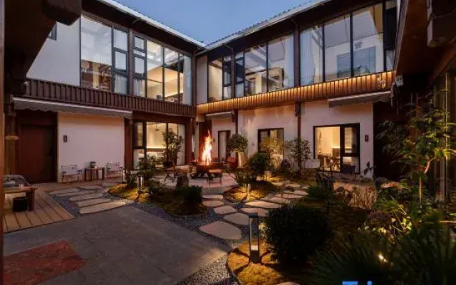 Yulong Qiyunli Designer Homestay