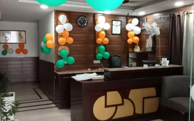 OYO 92738 J Palace