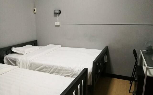 Moumou Hostel
