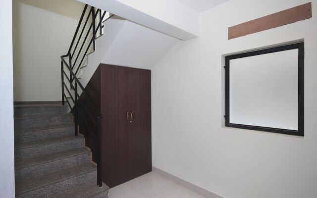 OYO 8474 Greenland Suites