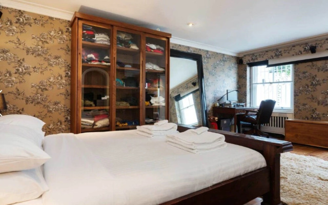 3 Bedroom South Kensington Flat