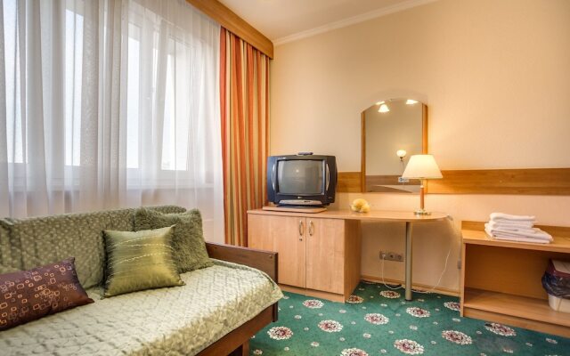 #513 OREKHOVO APARTMENTS with shared bathroom