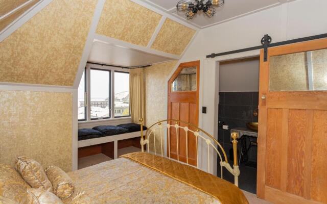 No11 B&B