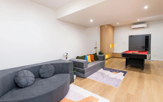 Luxury 5BR Poolhouse & Theater - 2mins to BTS