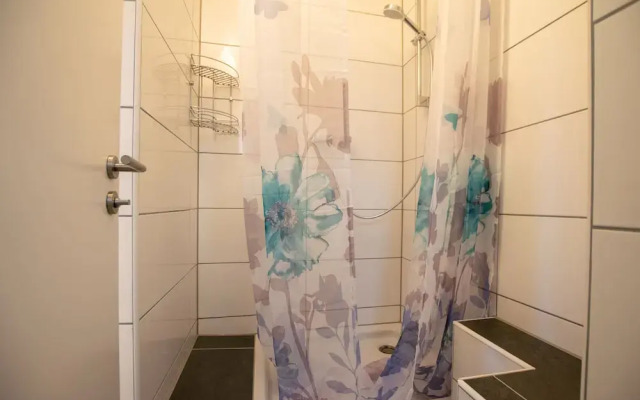 Tolstov-Hotels Convenient 4 Room Apartment