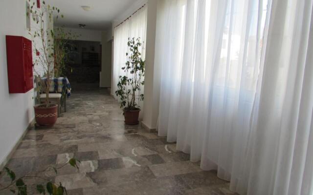 Luis Apartments