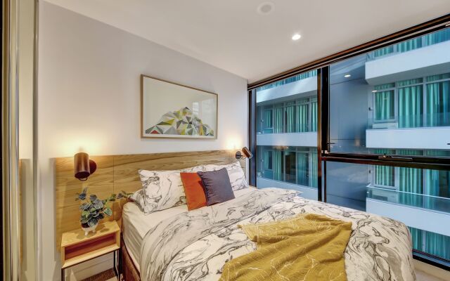 A Modern 2Br Apt Near Crown & Southern Cross