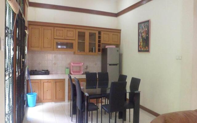 Villa Kota Bunga Azalea