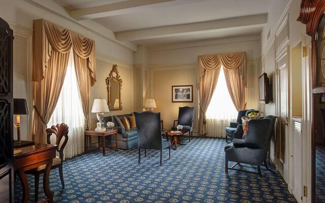 Amway Grand Plaza, Curio Collection by Hilton