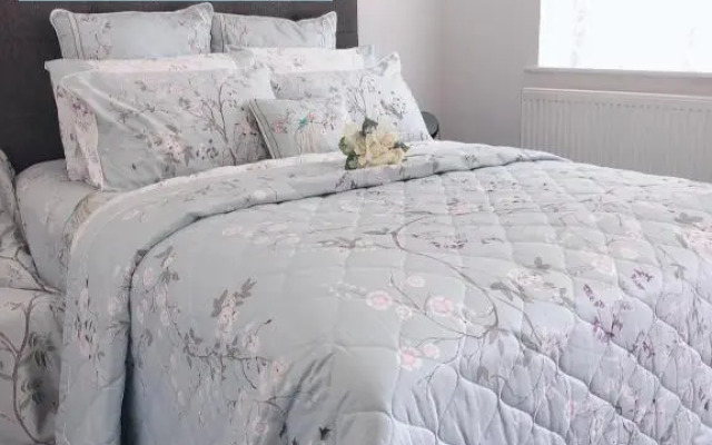 Flat 1 Modern studio flat with free parking, Netflix and private entrance